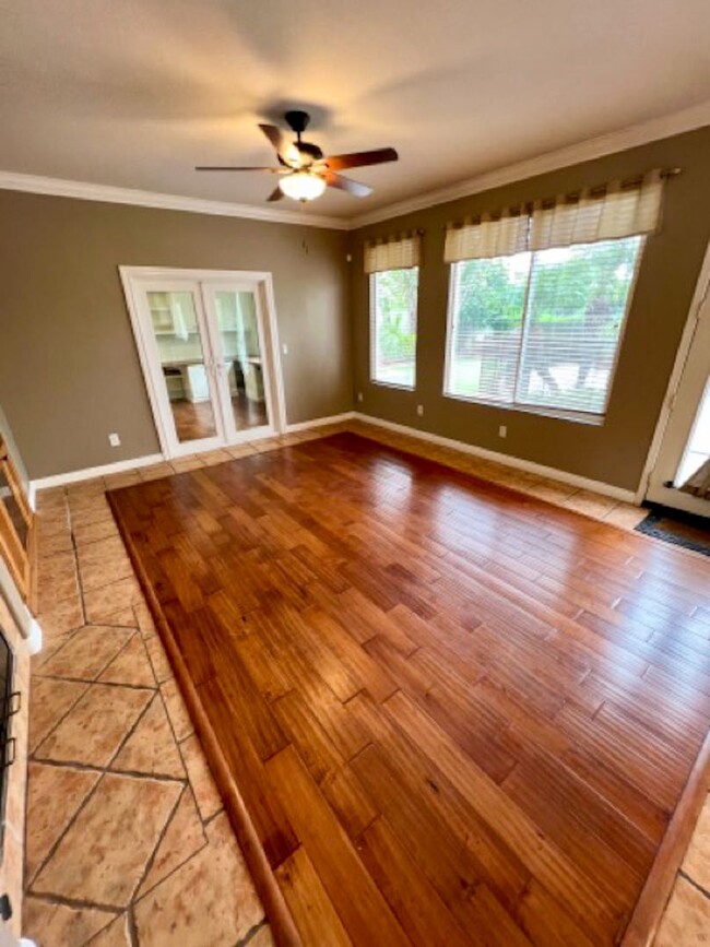 Building Photo - COMING SOON! Beautiful Corona Pool Home wi...