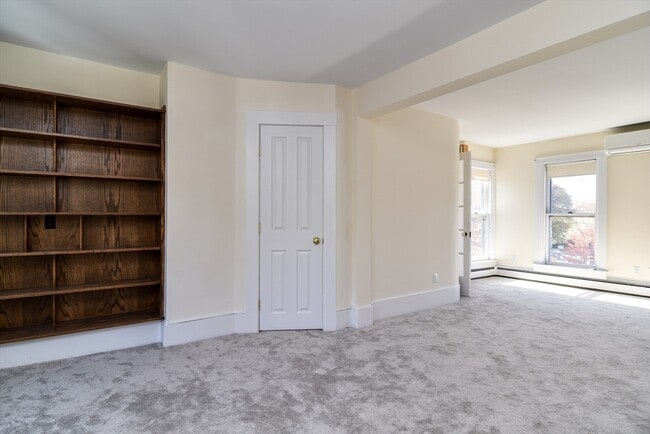 Building Photo - 110 Main St