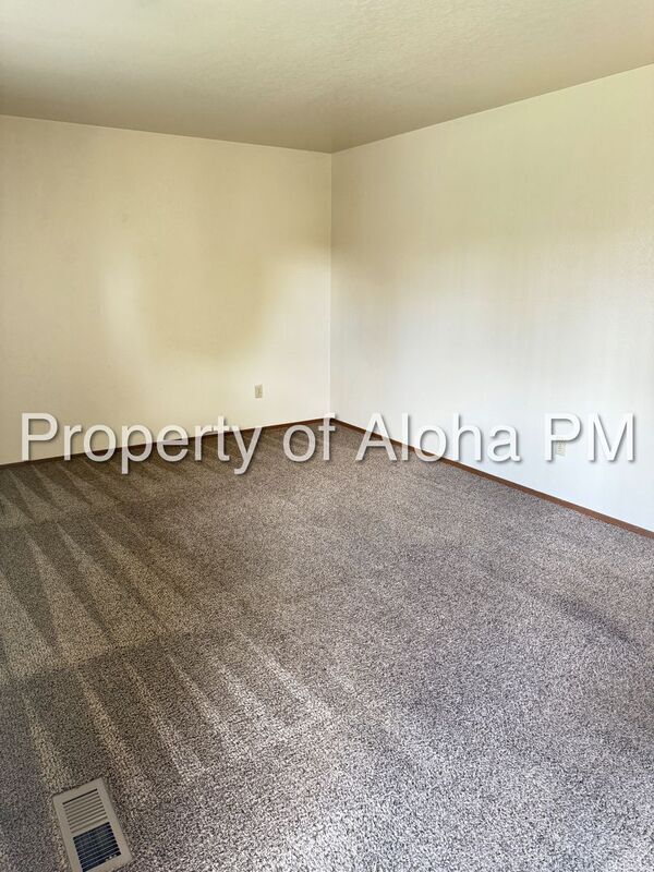 Building Photo - 3252 S Law Ave