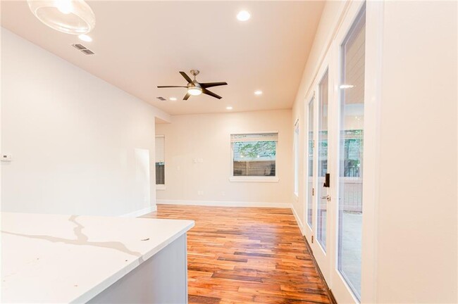 Building Photo - 2509 Del Curto Rd