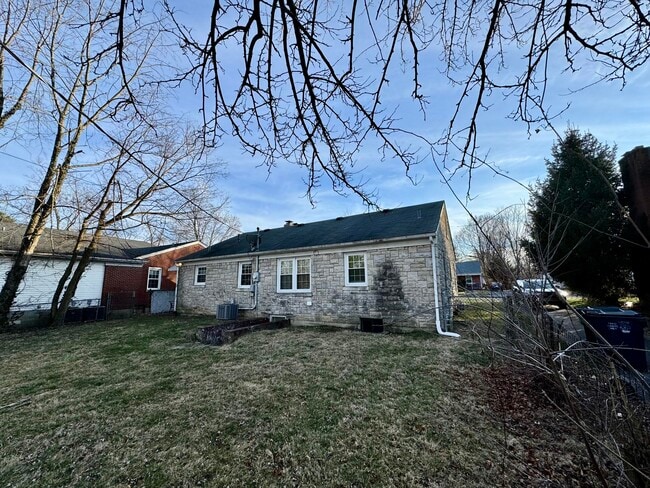 Building Photo - 479 Stratford Dr