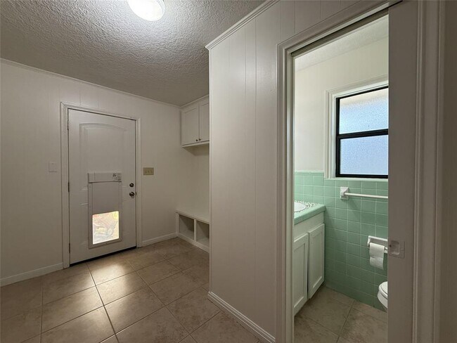 Building Photo - 5007 Shady Nook Ct