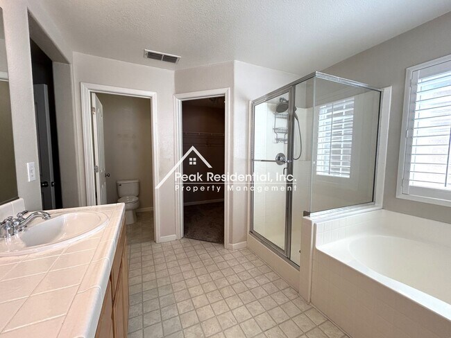 Building Photo - 9196 Cortina Cir