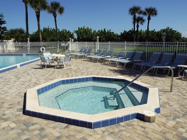 Building Photo - 995 N Hwy A1A