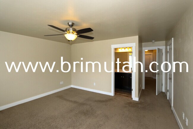 Building Photo - 14547 S Edgemere Dr