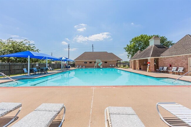 Building Photo - 17106 Summer Hollow Dr
