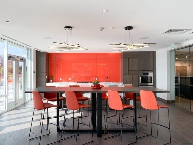 Building Photo - 65 Lewis St