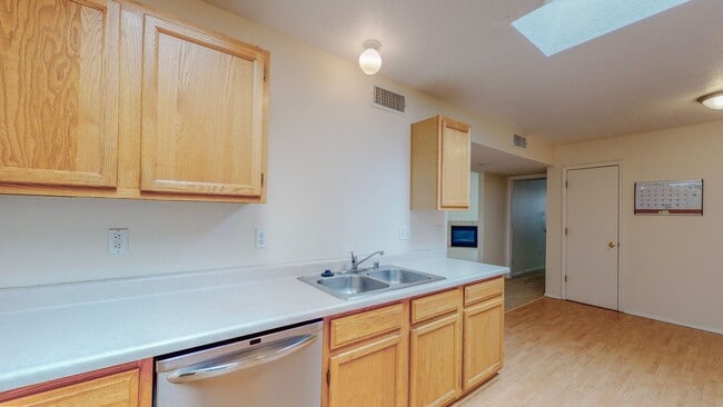 Building Photo - WESTSIDE HOME 3 Bedroom 2 Bath With 2 car garage