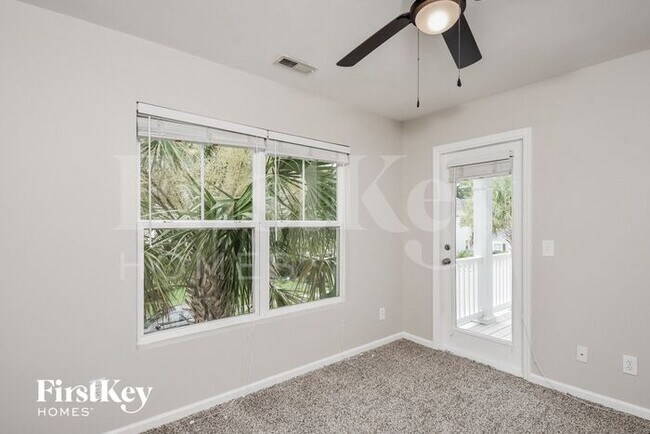 Building Photo - 7496 Northgate Dr