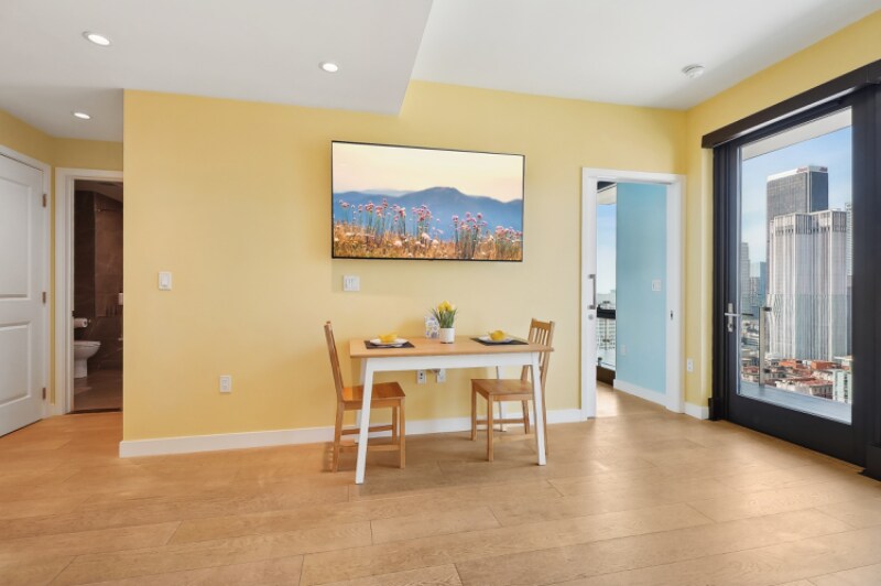 Building Photo - 400 S Broadway