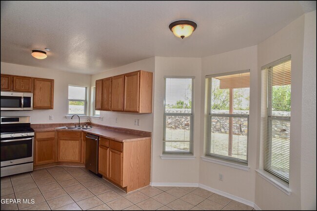 Building Photo - 4613 Robert Holt Dr