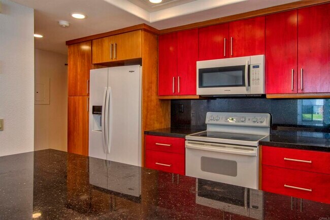 Building Photo - 534 Via De La Valle