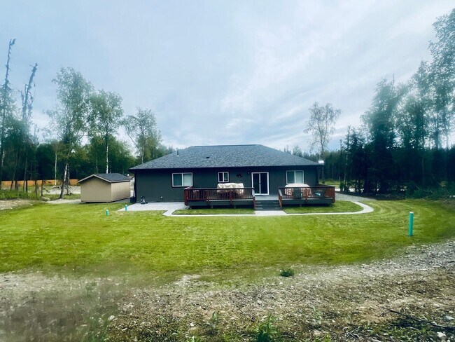 Building Photo - Aurora Heights Ranch