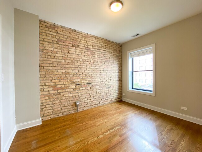 Building Photo - 421 W Belmont Ave