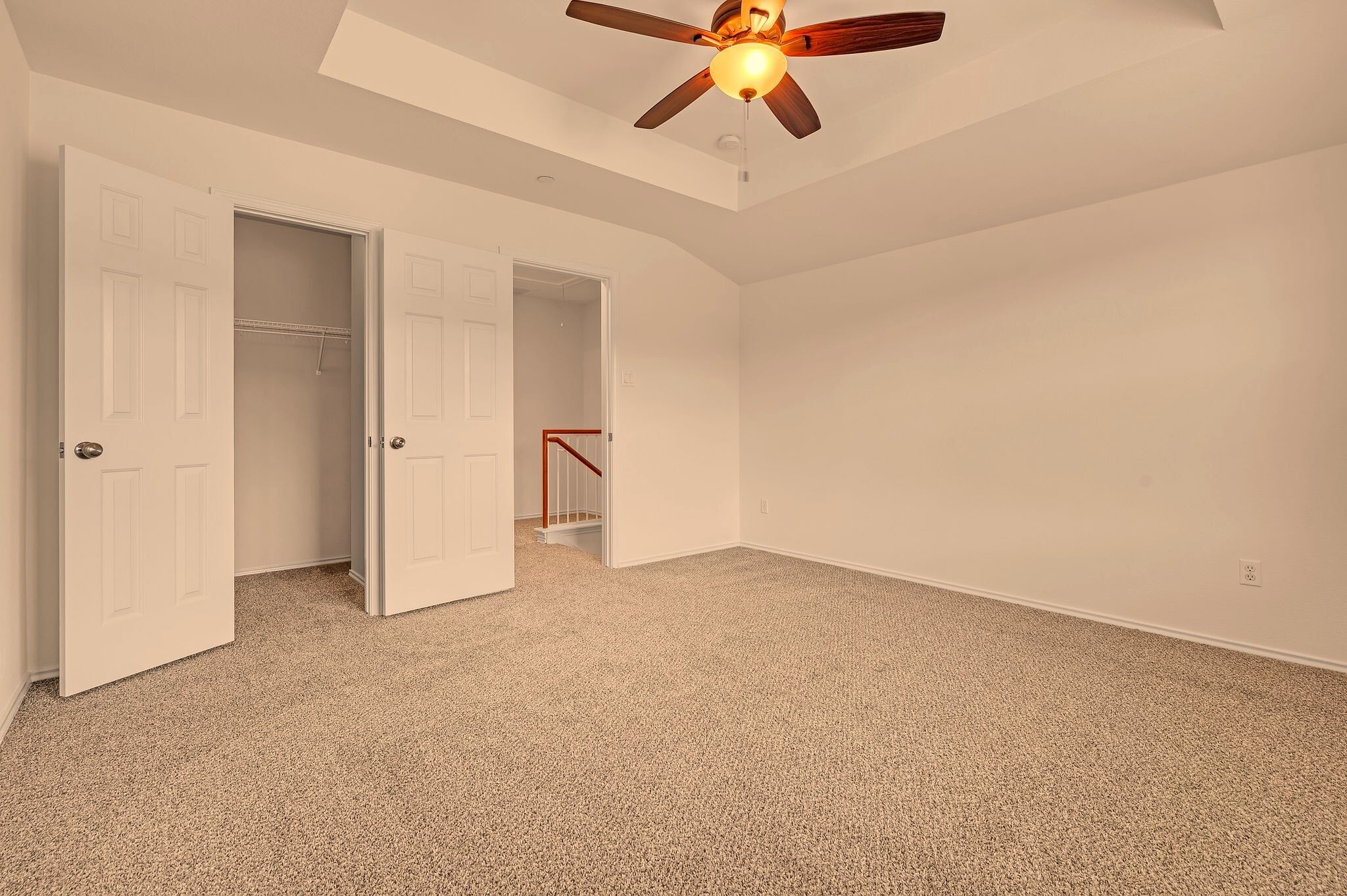 First family bedroom with walk-in closet - 9201 Brodie Ln