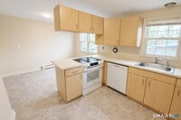 Building Photo - 949 Hopmeadow St