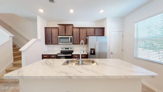 Building Photo - 11048 Baymeadows Rd