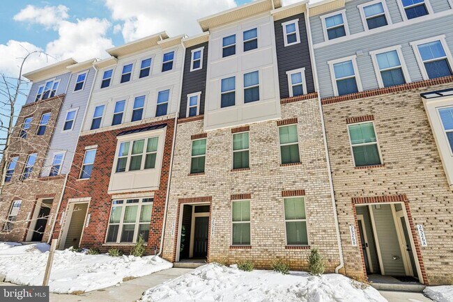 Building Photo - 2528 VERONA Pl