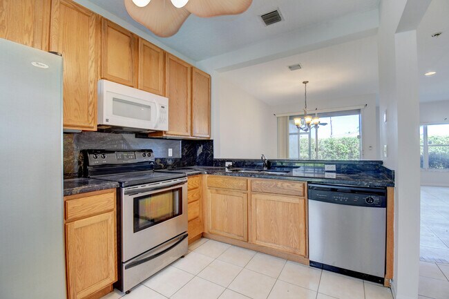 Building Photo - 6414 Park Lake Cir