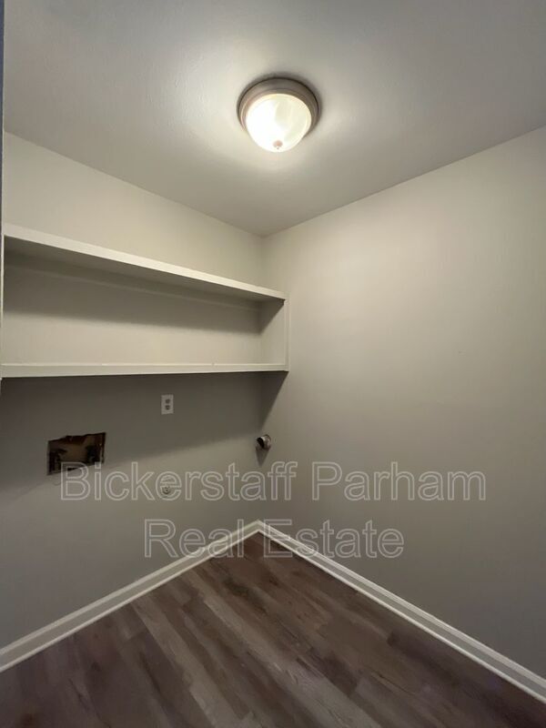Building Photo - 2300 Welch Dr