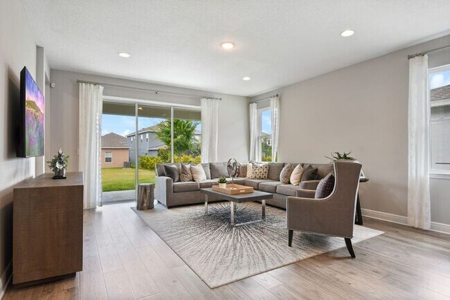 Building Photo - "Unfurnished" Luxurious 5/3.5 Stunning Home with a Generous Loft and a 2 Car Garage in the Highly...