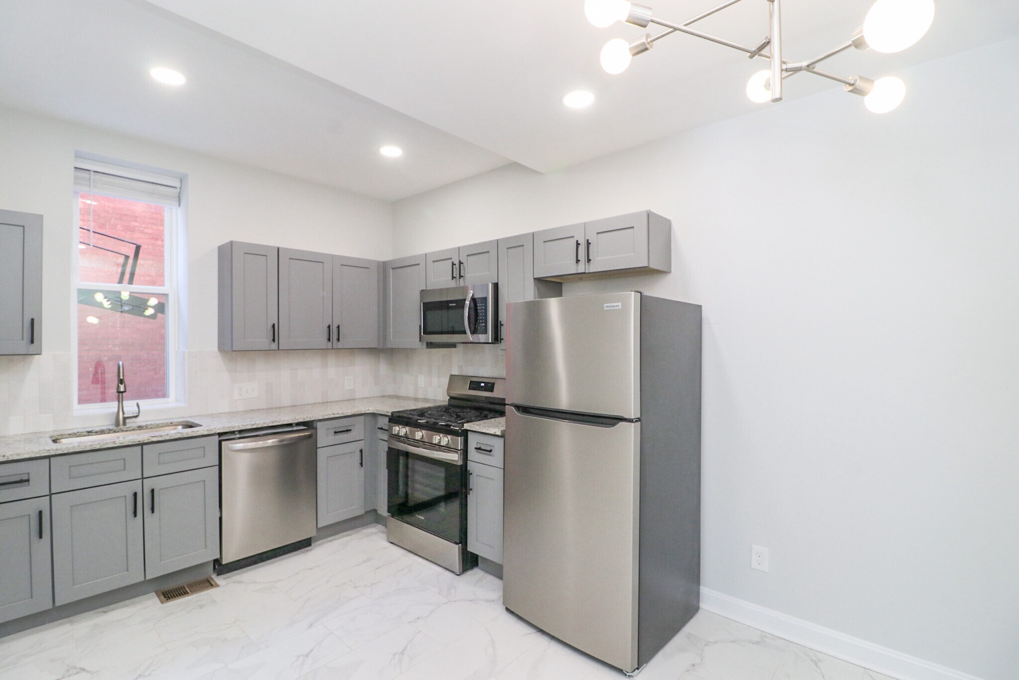 Building Photo - 2228 Kemper Ln