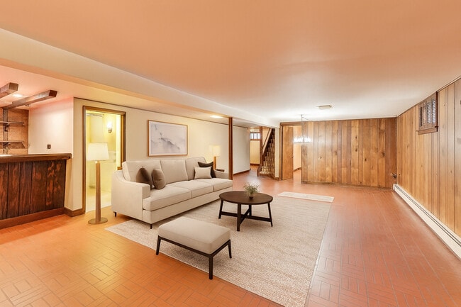 Building Photo - 4900 Ridgewood Ave