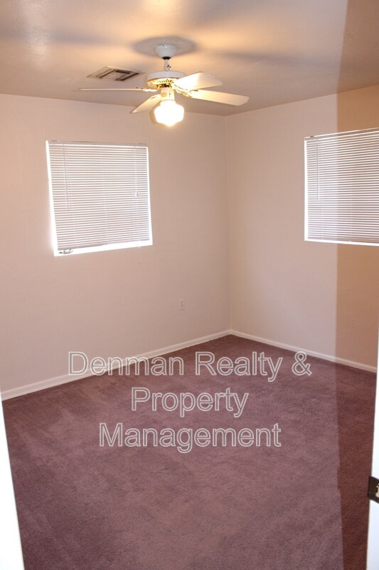 Building Photo - 910 S Una Ave