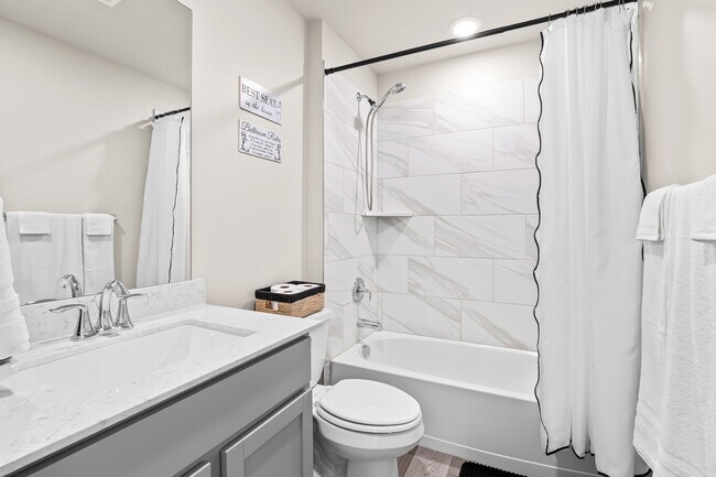 Building Photo - 10413 SW 41st Pl