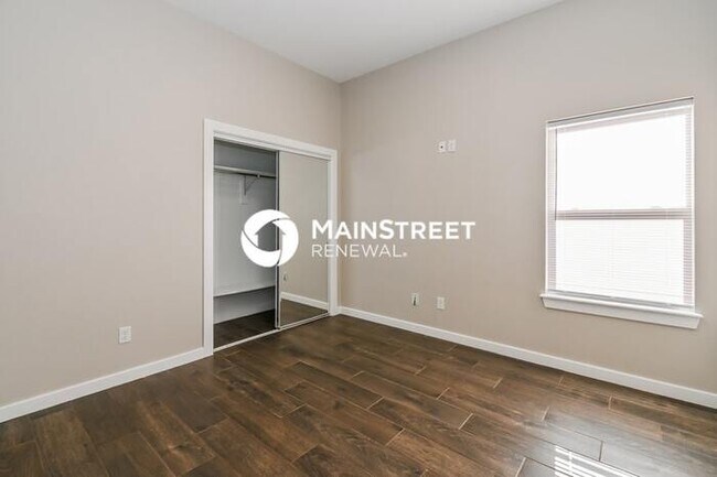 Building Photo - 4 Bedroom Pet-Friendly Home in Oklahoma City, OK with Main Street Renewal