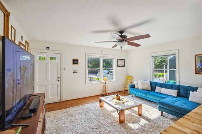 Building Photo - 783 Livingstone Pl