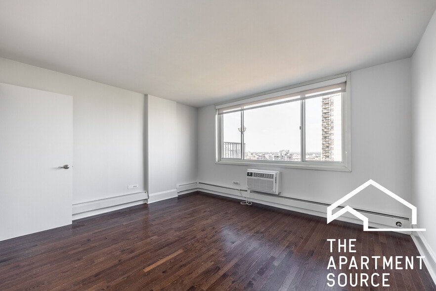 Building Photo - 1337 N Dearborn St