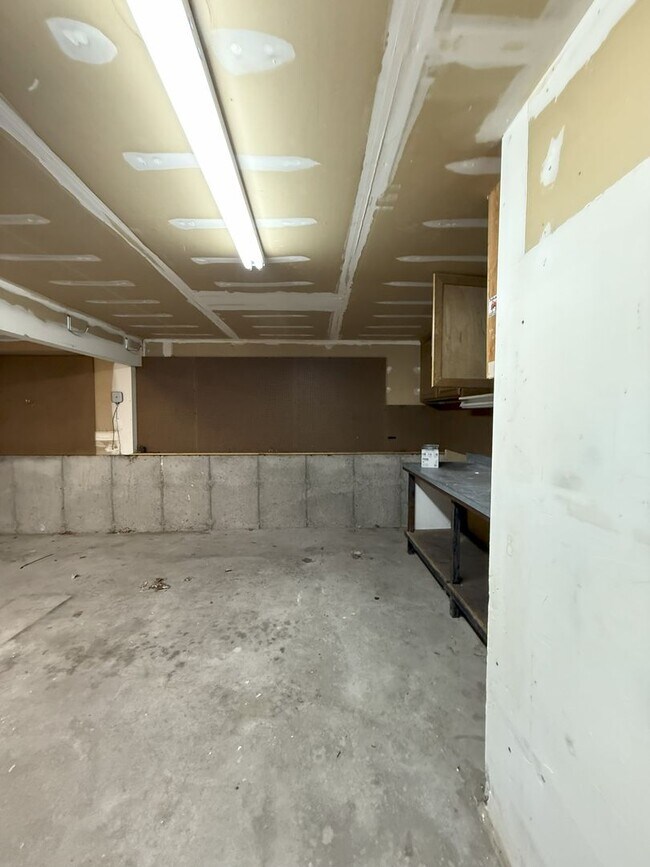 Building Photo - Spacious Comfort Meets Practical Living in...