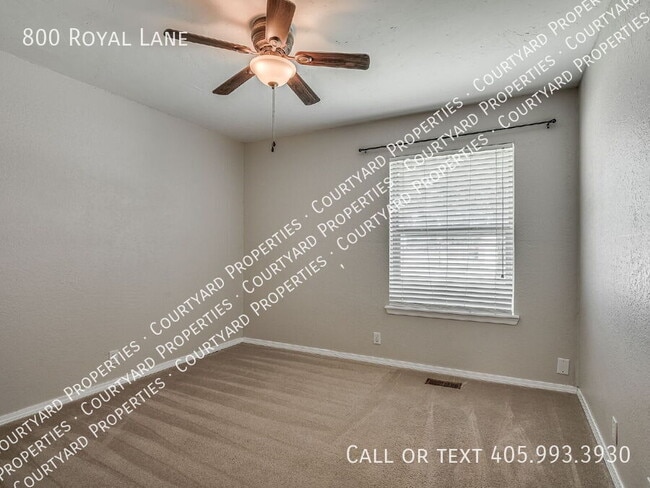 Building Photo - 800 Royal Ln