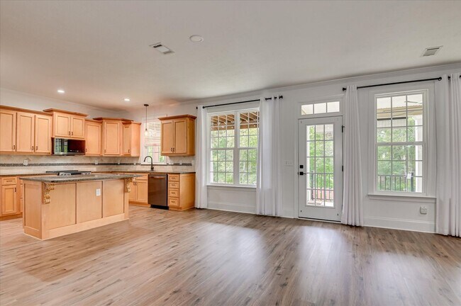 Building Photo - Home For Rent: 765 Mural Lake Ct Grovetown, GA 30813