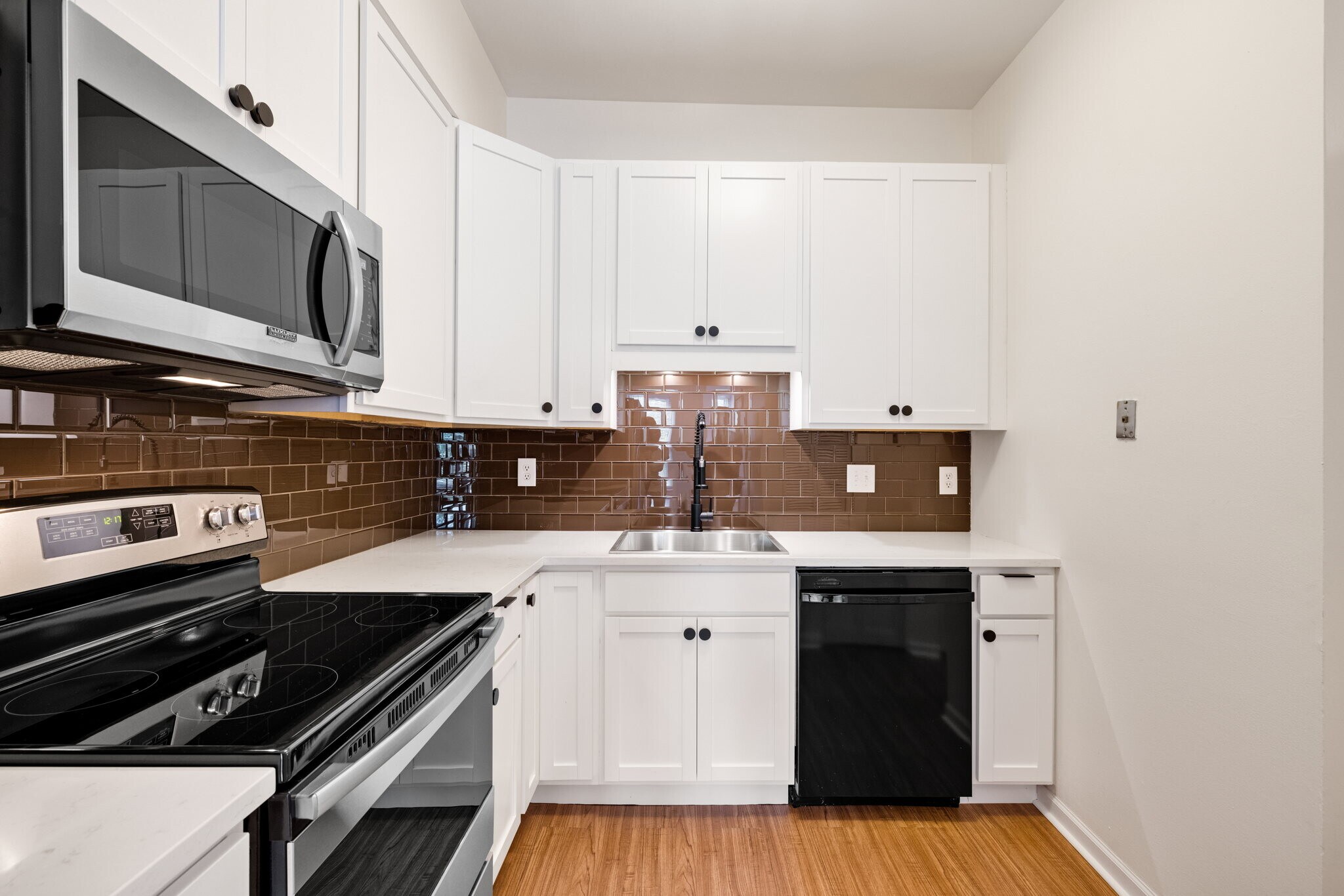 Kitchen - 5236 Waterman Blvd