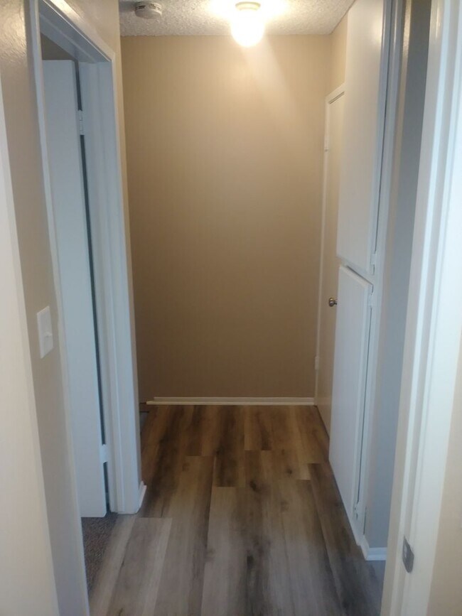 Building Photo - 798