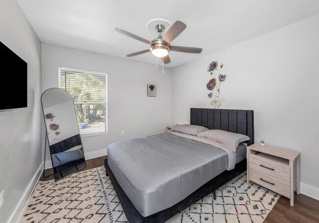 Building Photo - 4404 W Kennedy Blvd