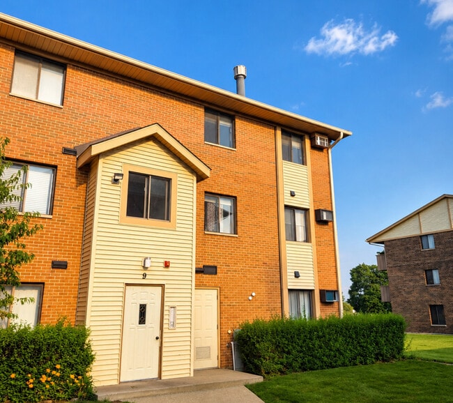 Building Photo - 9 Cedar Ct