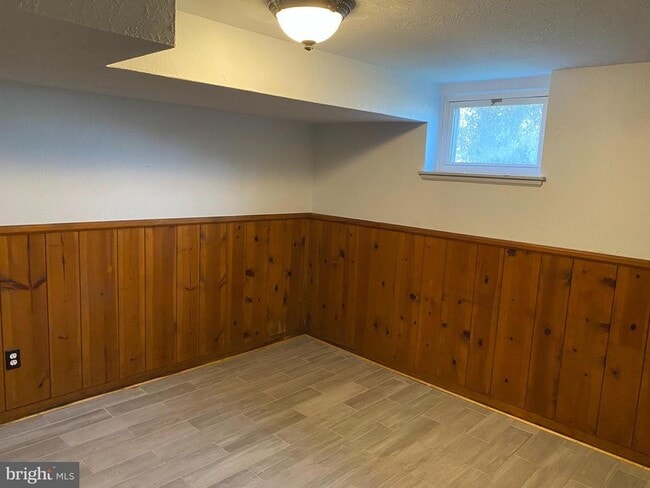 Building Photo - 716 N Overlook Dr