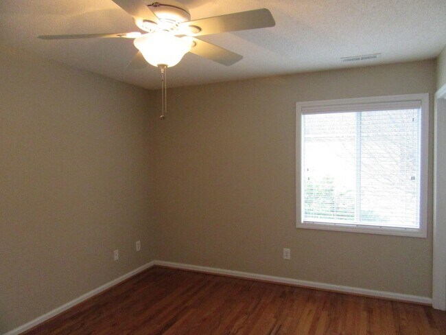 Building Photo - 937 Tiffany Ln