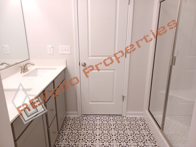 Building Photo - Beautiful 4BD 2.5BA Home w/Primary Suite o...