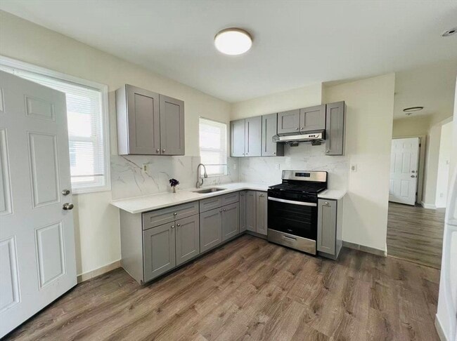 Building Photo - 539 Washington St