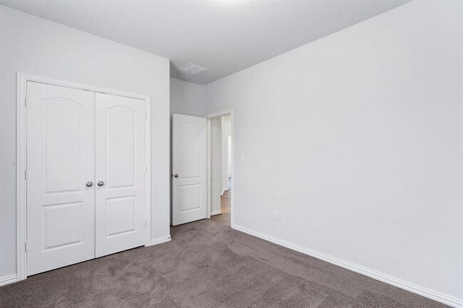 Building Photo - 497 Esperanza Dr