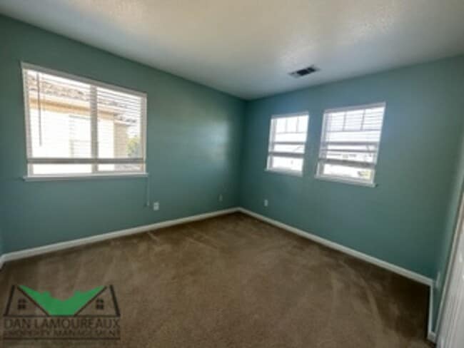 Building Photo - 1826 Lowe Dr