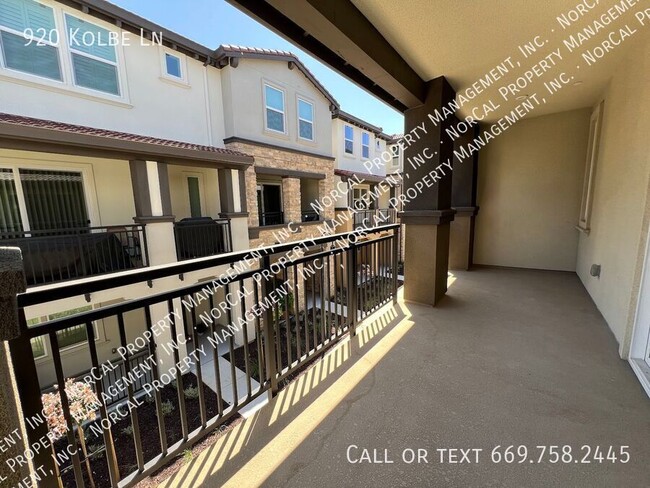 Building Photo - 920 Kolbe Ln