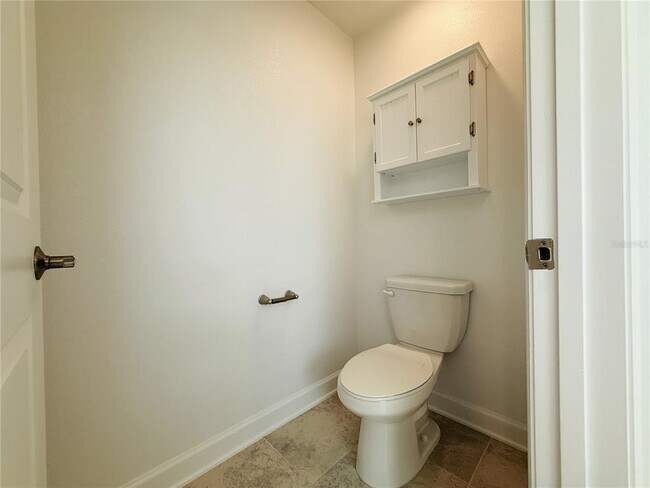 Building Photo - 5001 Center Ct