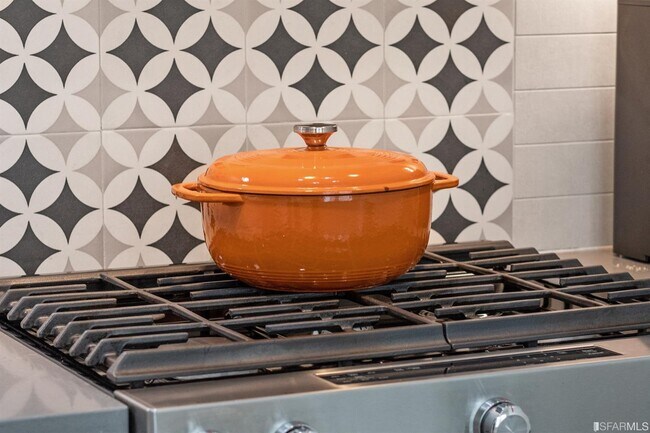 Building Photo - 1620 Broadway