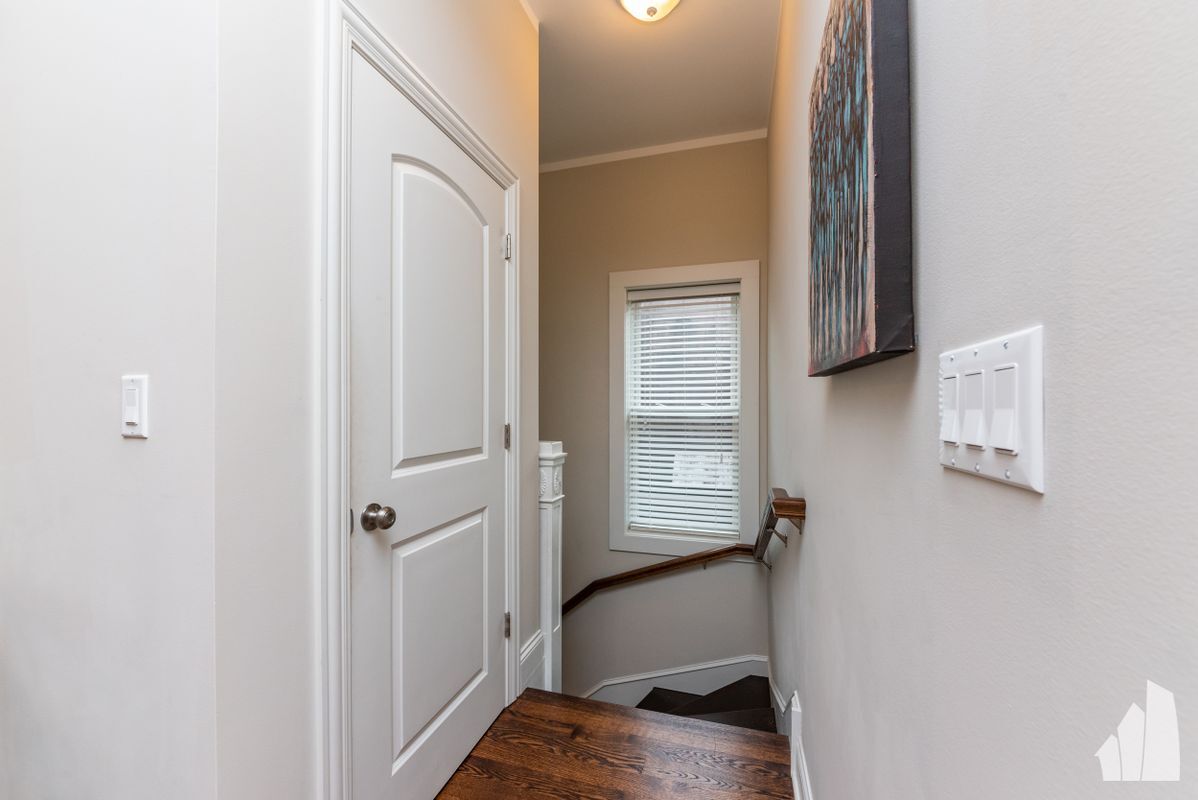 Building Photo - 839 Lyman Ave