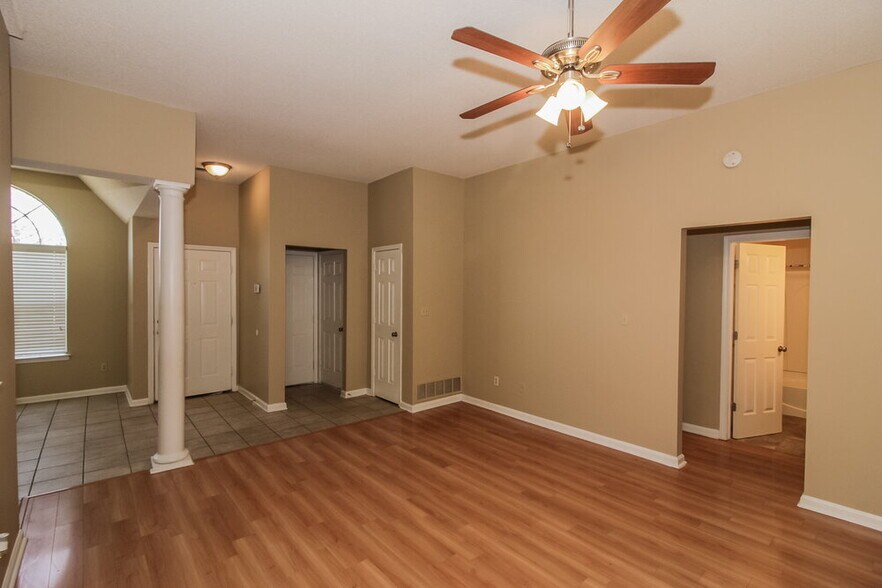 Building Photo - 8207 Cross Point Dr